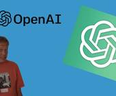 Videostandbild zeigt Redaktor Daniel Bader und das Logo von OpenAI