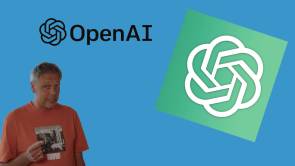 Videostandbild zeigt Redaktor Daniel Bader und das Logo von OpenAI 