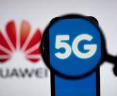 Symbolbild zeigt Huawei-Logo und 5G-Beschriftung