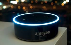 Ein Smartspeaker des Typs Amazon Echo 