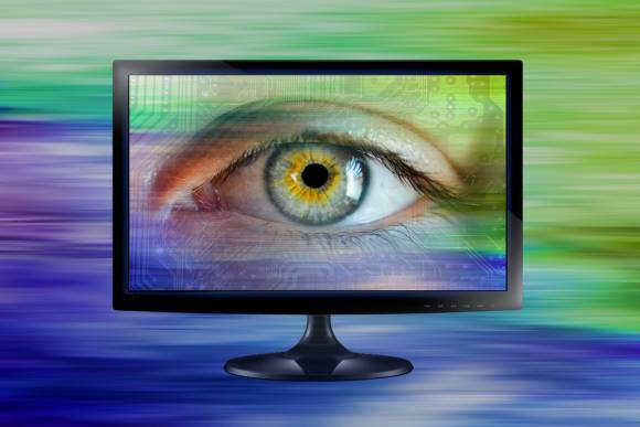 Symbolbild zeigt ein grosses Auge auf einem Computerbildschirm 
