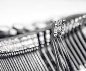 Detailaufnahme einer alten mechanischen Schreibmaschine