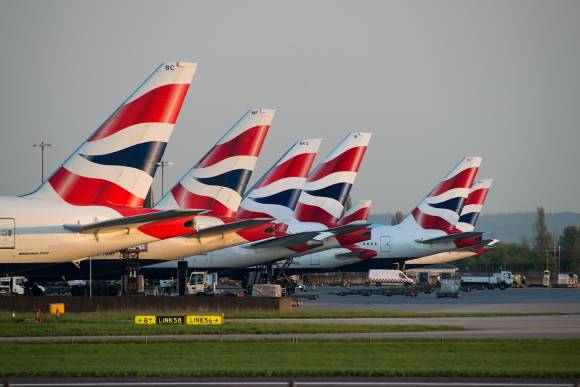 Symbolbild zeigt einige geparkte British-Airways-Flugzeuge 