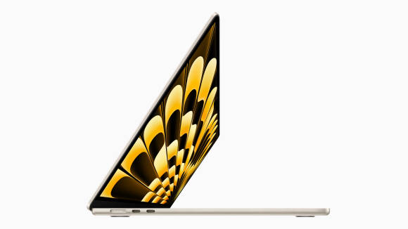 Eine wahre Grazie – und nach Apple das dünnste 15-Zoll-Notebook der Welt Da MacBook Air mit offenem Deckel von der Seite