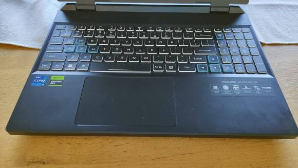 Acer Predator Helios Neo 16: Blick auf die RGB-Tastatur