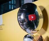 Ballons mit YouTube-Schriftzug