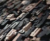 Alte Holzbuchstaben ohne Ordnung