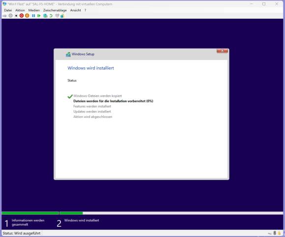 Screenshot zeigt den Fortschritt der Windows-Installation in der virtuellen Maschine