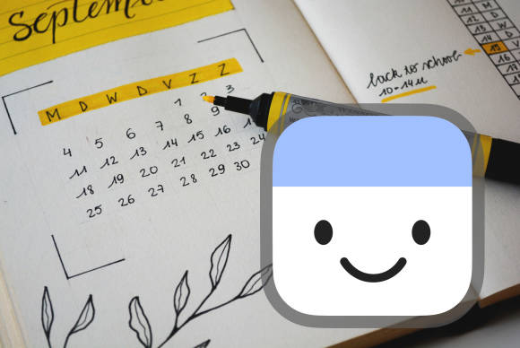 Manchmal können Kalender gar nicht einfach genug sein Ein Kalender aus Papier mit einem Leuchtmarker