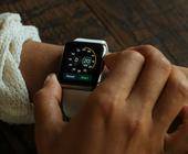 Die Apple Watch an einem Handgelenk