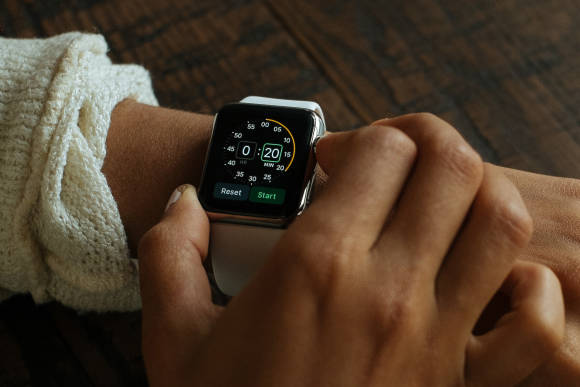 Die Apple Watch an einem Handgelenk 