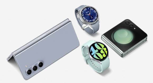 Samsung-Foldables und Watches auf einem weissen Hintergrund 