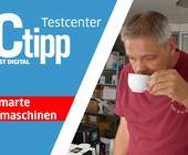 Dani Bader mit Kaffeetasse am Mund