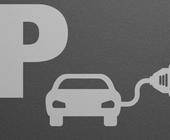 Ein P-Symbol für Parkplatz und ein E-Auto-Piktogramm