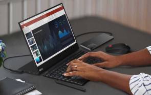 PC mit ThinkPhone 
