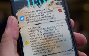 Seit Februar warnen Behörden in Deutschland über Cell Broadcast mit einer Art SMS vor Hochwasser, Großbränden und anderen folgenschweren Ereignissen. 