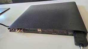 Die One Connect Box mit den Anschlüssen