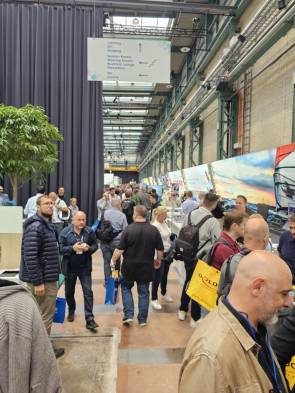 Die Messe-Gänge waren voll von Besuchern