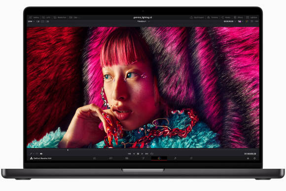 MacBook Pro mit einer Fotografie auf dem Bildschirm 