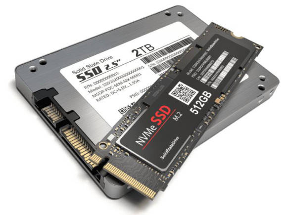 Bild 5: Ein SATA-SSD passt niemals in einen Steckplatz eines kleineren M.2-SSDs (oben).