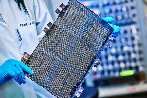 Teil einer Strukturbatterie, aus der Karosserien gebaut werden 