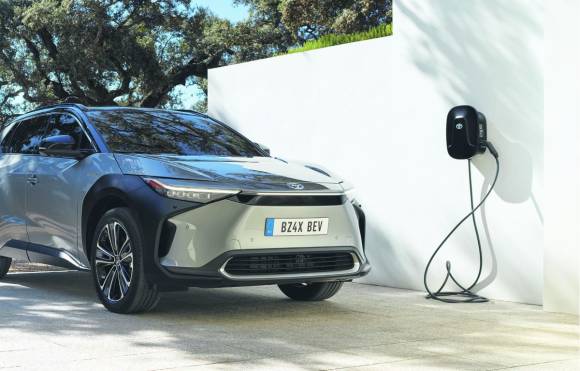 Bild 1: Die «Hammerkopf»-Front verleiht dem Toyota bZ4X ein einzigartiges Design