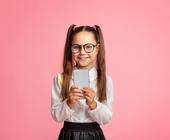 Kind mit Smartphone