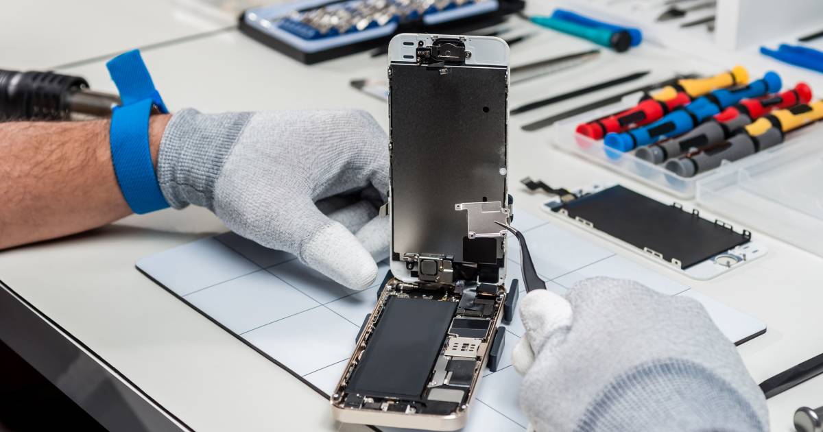 Vielen-ist-die-Reparatur-von-Smartphones-zu-teuer