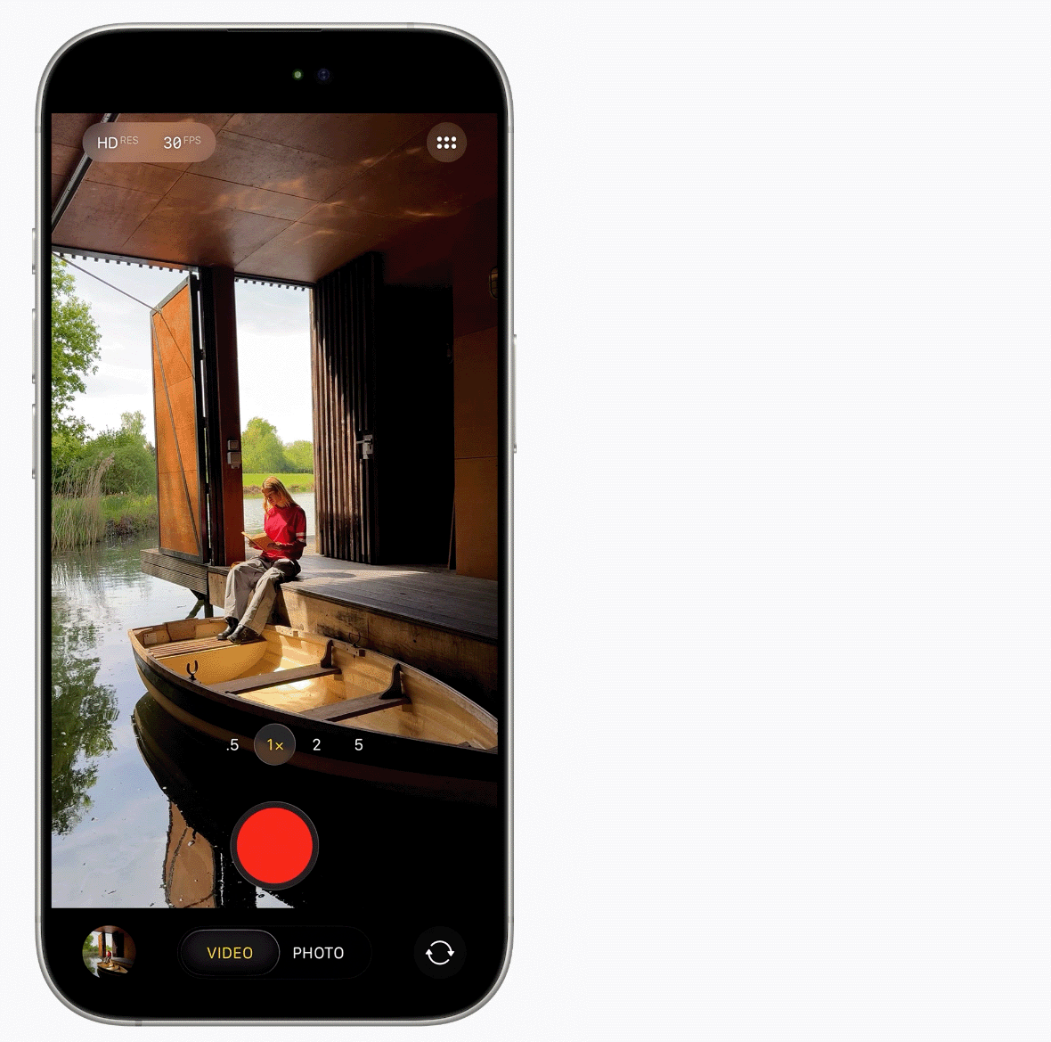 Die Kamera-App wirkt herrlich spartanisch und zeigt ihre umfangreichen Möglichkeiten erst auf Verlangen
