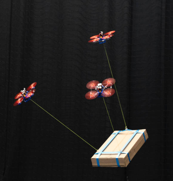 Lastentransport mit drei Drohnen: dank neuem Algorithmus kein Problem