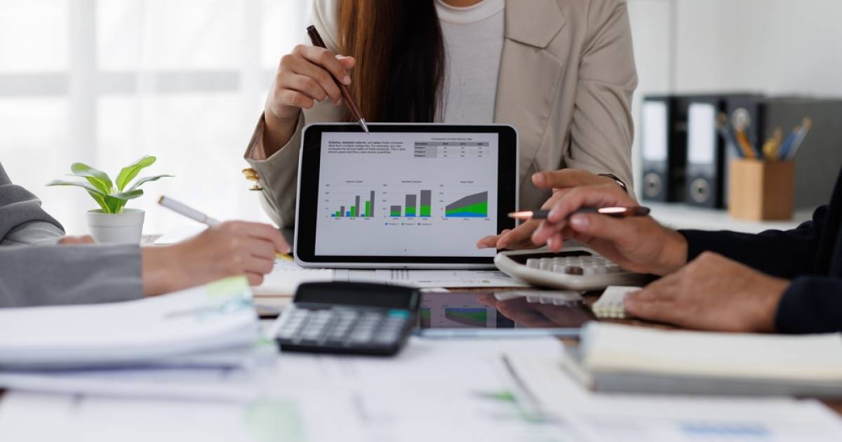 Smartphones-verlieren-an-Tempo-IT-legt-sp-rbar-zu