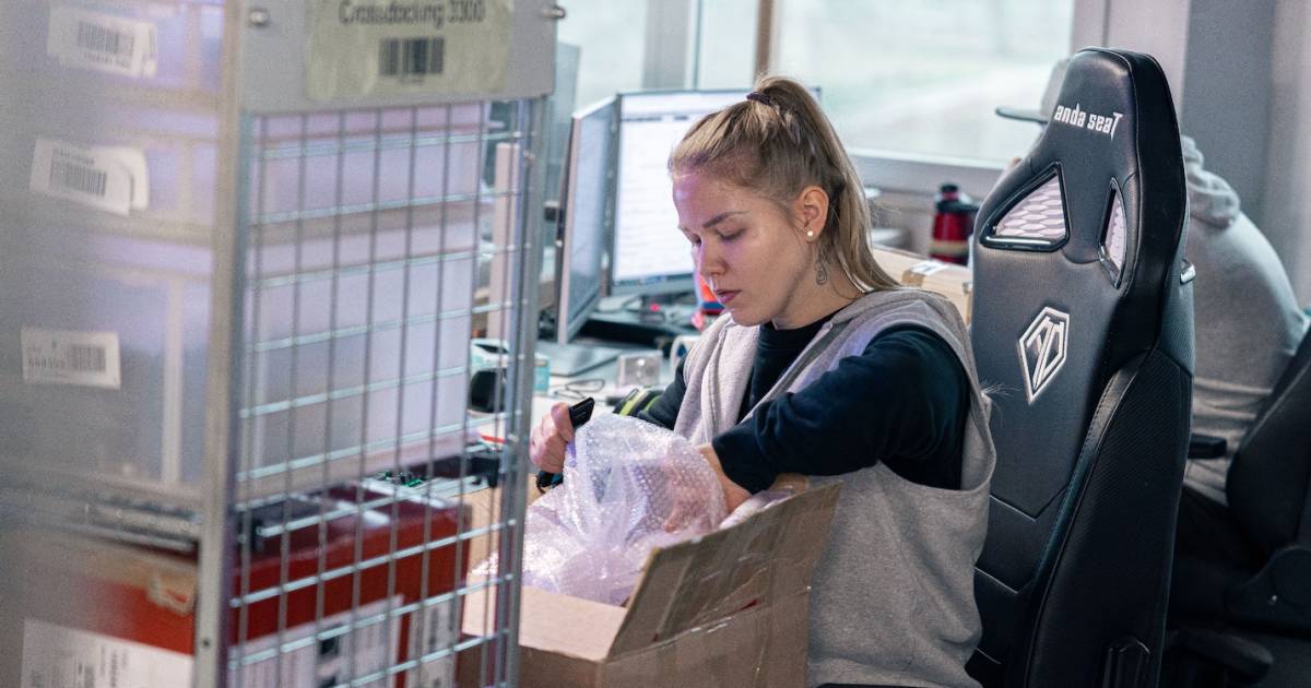 Smartphones-und-Smartwatches-werden-nach-Weihnachten-zu-Retouren